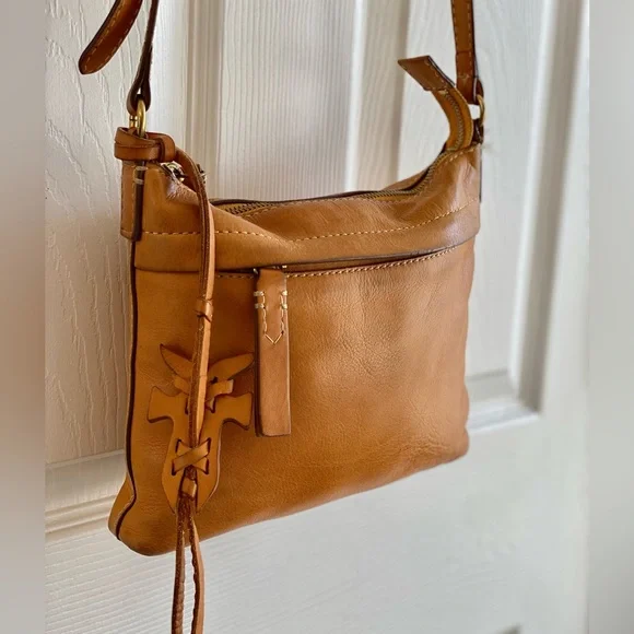 Fryer Carson medium leather crossbody bag in great condition 10 by 8.5 inches - Picture 1 of 7